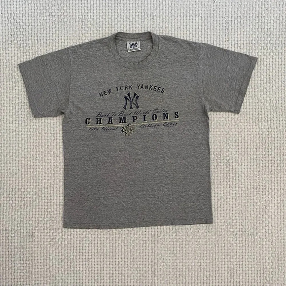 𝅺VINTAGE 90s New York Yankees T-Shirt - Picture 2 of 5